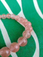 Cargar imagen en el visor de la galería, Pulsera Elástica Cuarzo Cereza 8 mm
