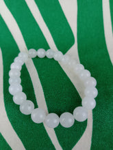 Cargar imagen en el visor de la galería, Pulsera Elástica Jade Blanco 8 mm
