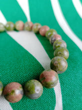 Cargar imagen en el visor de la galería, Pulsera Elástica Jaspe Unakita 8 mm
