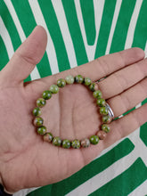 Cargar imagen en el visor de la galería, Pulsera Elástica Jaspe Unakita 8 mm
