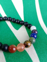 Cargar imagen en el visor de la galería, Pulsera 7 chakras 8 mm Negro Mate
