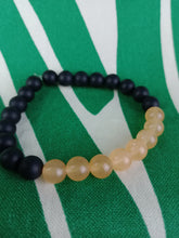 Cargar imagen en el visor de la galería, Pulsera Elástica Agata Naranja + Perlas negras 8mm
