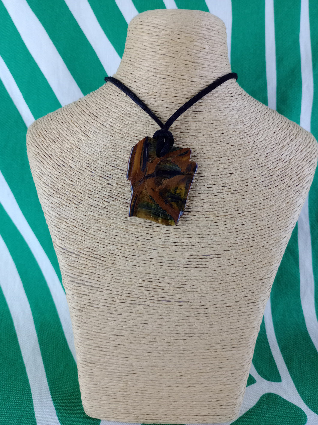 Colgante Ojo Tigre Corte Irregular Modelo 2