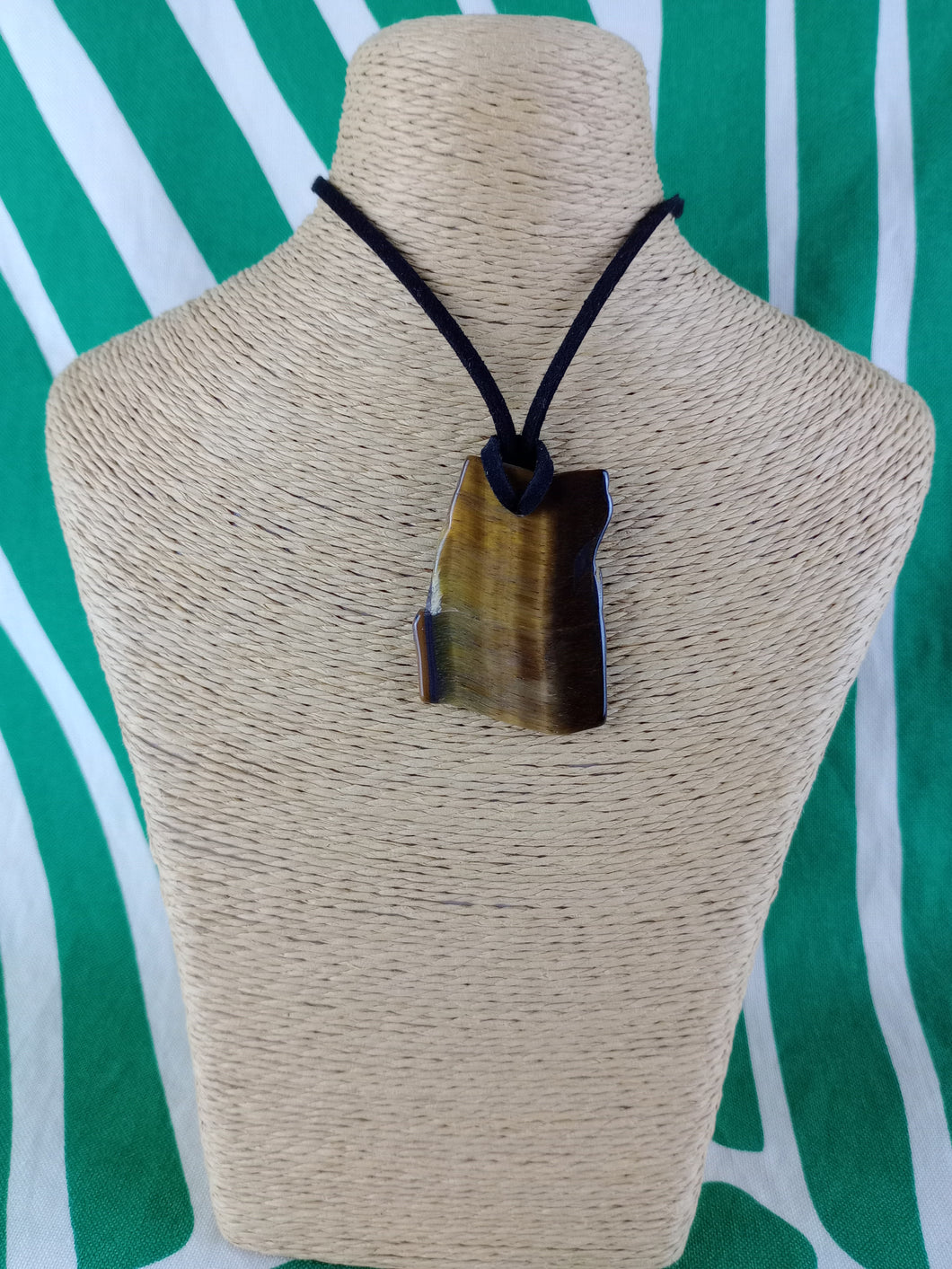 Colgante Ojo Tigre Corte Irregular Modelo 1