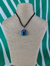 Cargar imagen en el visor de la galería, Colgante Herradura Agata India
