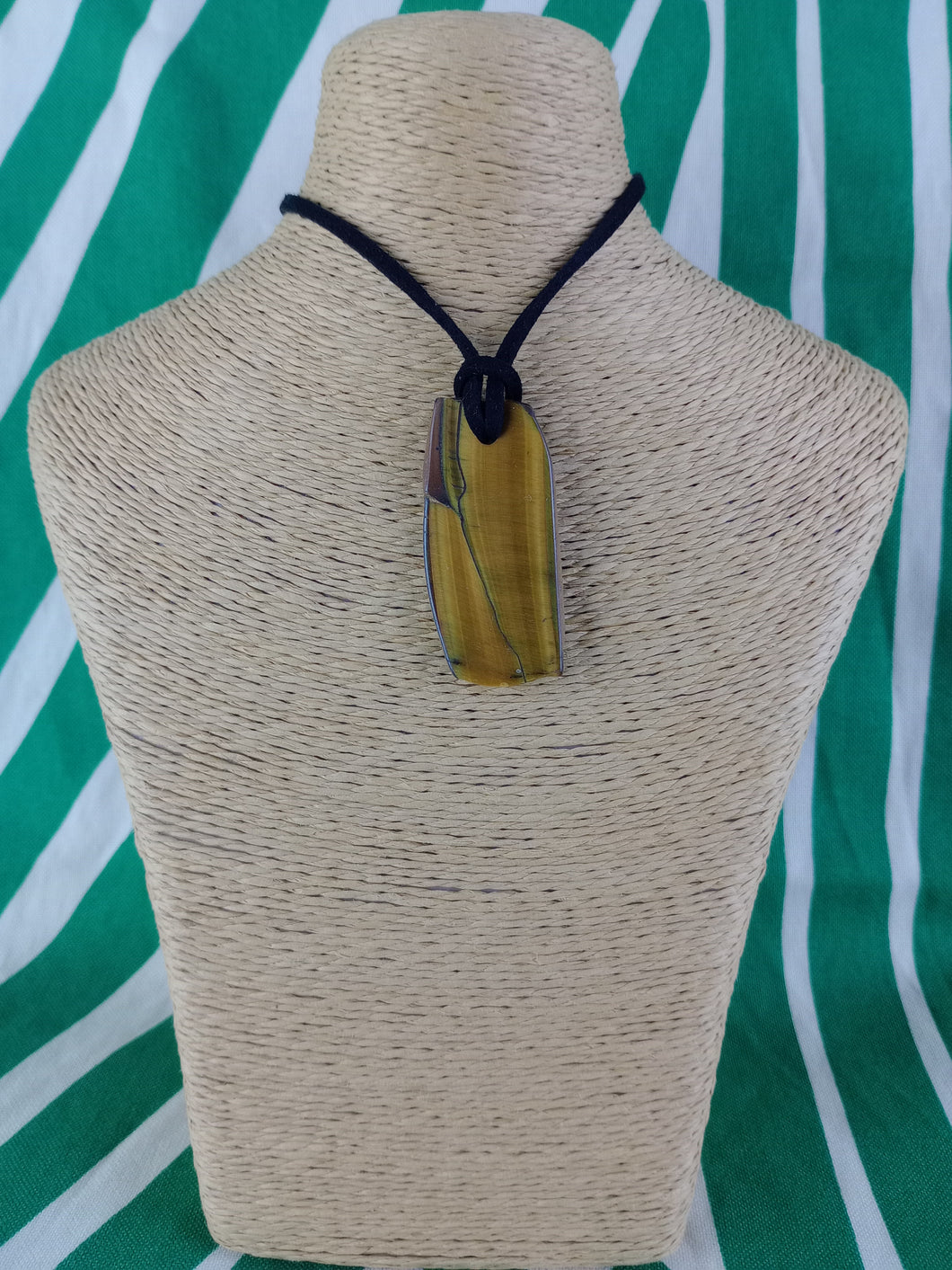 Colgante Ojo Tigre Corte Irregular Modelo 3