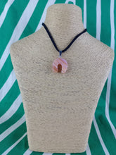 Cargar imagen en el visor de la galería, Colgante Herradura Agata Naranja
