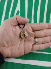 Cargar imagen en el visor de la galería, Colgante Herradura Jaspe Paisaje Mod. 1
