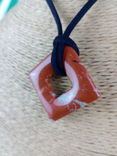 Cargar imagen en el visor de la galería, Colgante Rombo Jaspe Rojo Mod. 3
