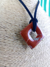 Cargar imagen en el visor de la galería, Colgante Rombo Jaspe Rojo Mod. 3
