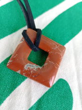 Cargar imagen en el visor de la galería, Colgante Rombo Jaspe Rojo Mod. 3
