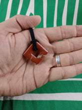 Cargar imagen en el visor de la galería, Colgante Rombo Jaspe Rojo Mod. 3
