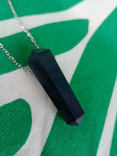 Cargar imagen en el visor de la galería, Colgante Shunguita Biterminado
