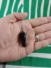 Cargar imagen en el visor de la galería, Colgante Shunguita Biterminado
