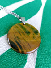 Cargar imagen en el visor de la galería, Colgante Circulo Ojo de Tigre Mod. 1
