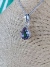 Cargar imagen en el visor de la galería, Colgante Topacio Arcoiris Lagrima Plata
