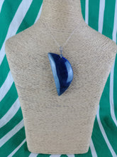 Cargar imagen en el visor de la galería, Colgante Luna Espectrolita o Labradorita
