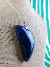 Cargar imagen en el visor de la galería, Colgante Luna Espectrolita o Labradorita
