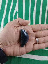 Cargar imagen en el visor de la galería, Colgante Luna Espectrolita o Labradorita
