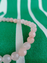 Cargar imagen en el visor de la galería, Pulsera Cuarzo Rosa 6 mm Facetada
