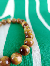 Cargar imagen en el visor de la galería, Pulsera Ojo de Tigre Dorado 8 mm

