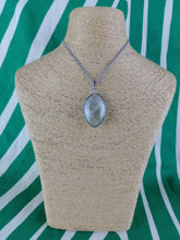 Cargar imagen en el visor de la galería, Colgante Cuarzo Rutilado Verde
