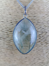Cargar imagen en el visor de la galería, Colgante Cuarzo Rutilado Verde
