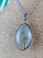 Cargar imagen en el visor de la galería, Colgante Cuarzo Rutilado Verde
