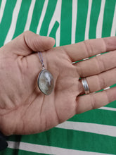 Cargar imagen en el visor de la galería, Colgante Cuarzo Rutilado Verde
