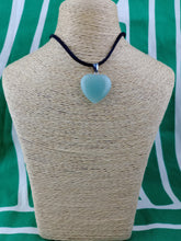 Cargar imagen en el visor de la galería, Colgante Corazon Grande Aventurina
