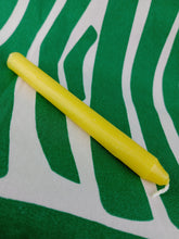 Cargar imagen en el visor de la galería, Vela Promesa Amarilla
