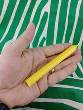 Cargar imagen en el visor de la galería, Vela Promesa Amarilla
