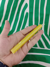 Cargar imagen en el visor de la galería, Vela Promesa Grande Amarilla
