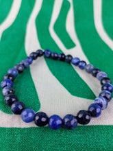 Cargar imagen en el visor de la galería, Pulsera Sodalita 6 mm Facetada
