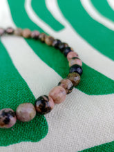 Cargar imagen en el visor de la galería, Pulsera Rodonita 6 mm Facetada
