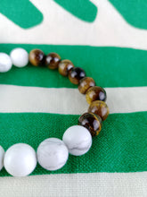 Cargar imagen en el visor de la galería, Pulsera Ojo de Tigre  + Howlita 8 mm
