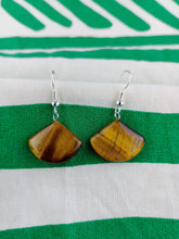 Cargar imagen en el visor de la galería, Pendientes Ojo de Tigre Abanico
