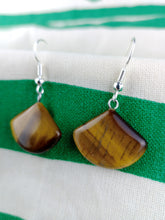 Cargar imagen en el visor de la galería, Pendientes Ojo de Tigre Abanico
