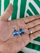 Cargar imagen en el visor de la galería, Pendientes Flores Azules Esmaltadas
