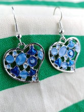 Cargar imagen en el visor de la galería, Pendientes Corazones Esmaltados Azules
