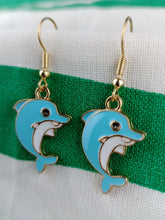 Cargar imagen en el visor de la galería, Pendientes Delfin Color Azul
