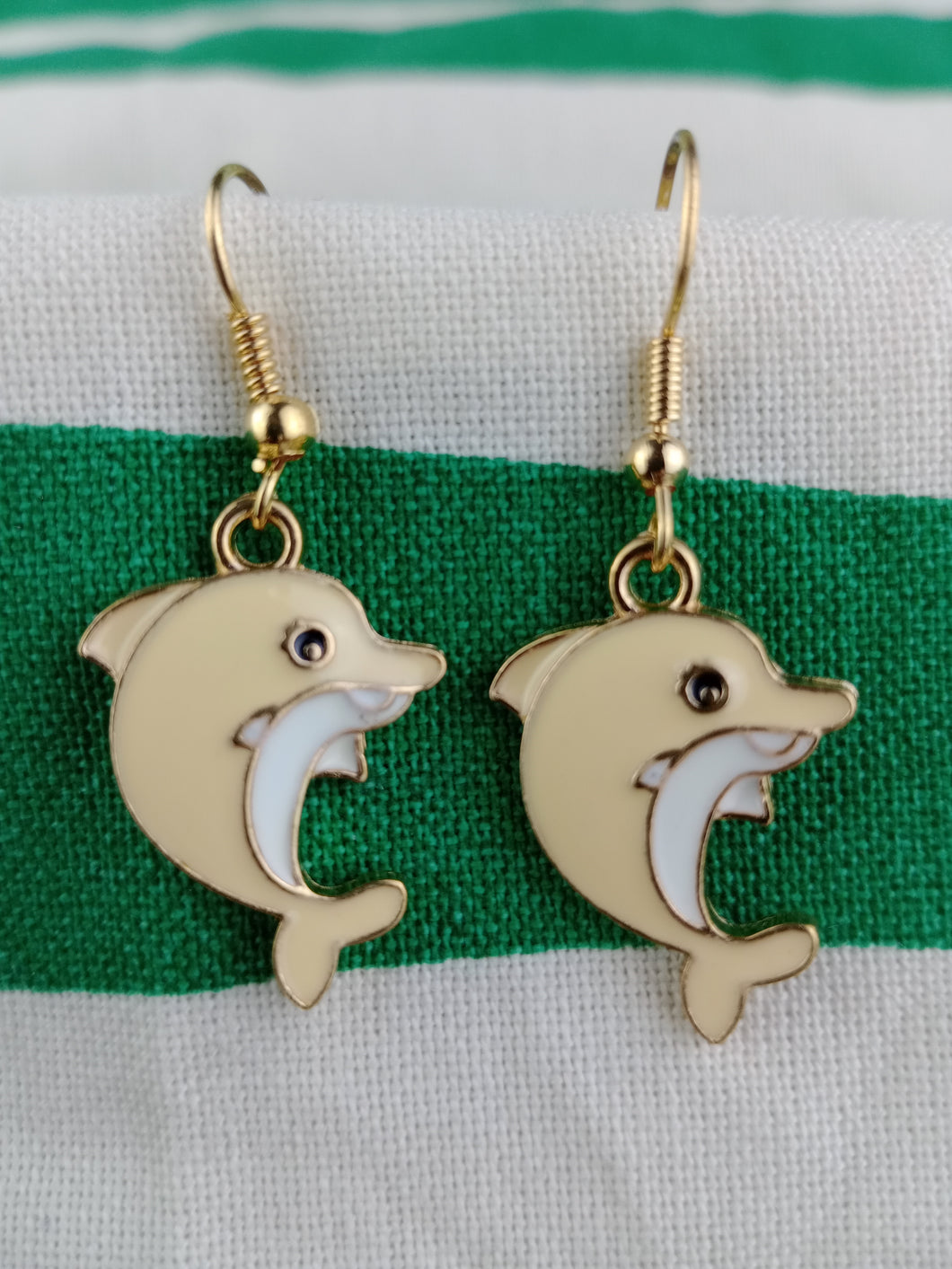 Pendientes Delfin Color Crema