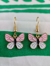 Cargar imagen en el visor de la galería, Pendientes Mariposa Rosa Y Blanca

