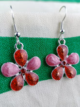 Cargar imagen en el visor de la galería, Pendientes Flores Rojas Esmaltadas
