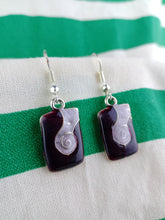 Cargar imagen en el visor de la galería, Pendientes Gaudi Cuadrado con Espiral Granate
