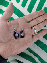 Cargar imagen en el visor de la galería, Pendientes Gaudi Cuadrado con Espiral Granate
