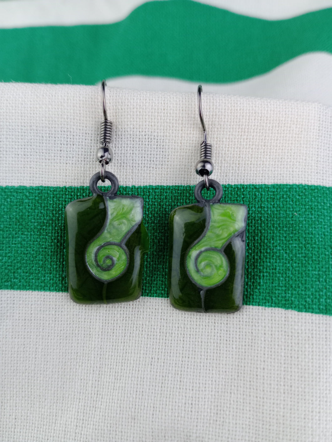 Pendientes Gaudi Cuadrado con Espiral Verde
