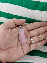 Cargar imagen en el visor de la galería, Colgante Cuarzo Rosa Acero inoxidable
