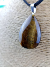Cargar imagen en el visor de la galería, Colgante Ojo de Tigre Lagrima Mod. 3
