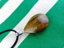 Cargar imagen en el visor de la galería, Colgante Ojo de Tigre Lagrima Mod. 3
